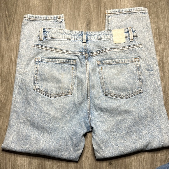 Zara Straight Leg Light Wash Jeans - Picture 2 of 3